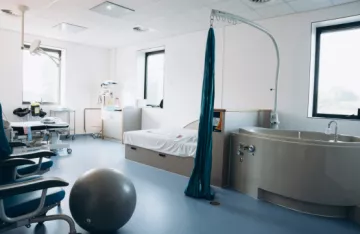 Salle nature pour un accouchement physiologique